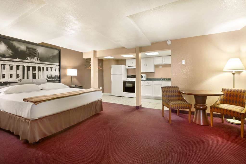Super 8 By Wyndham Millbury/Toledo Hotel Room photo
